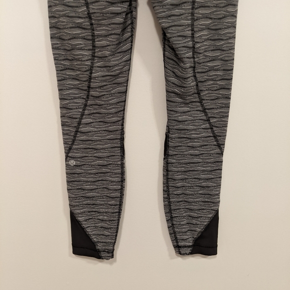 Lululemon Inspire Tight II Textured Wave Black Silver Spoon/Black 6 - Picture 15 of 16
